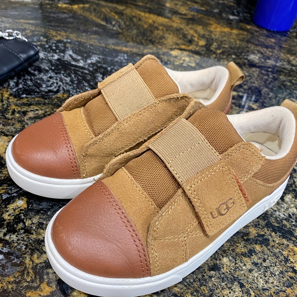 Boys UGG Velcro shoes